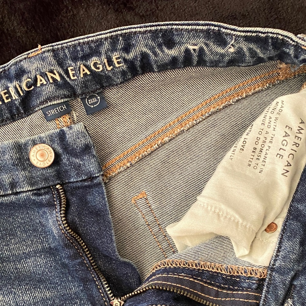 American Eagle Stretch Blue Jeans 8S. Like new!  Never worn! Curvy straight